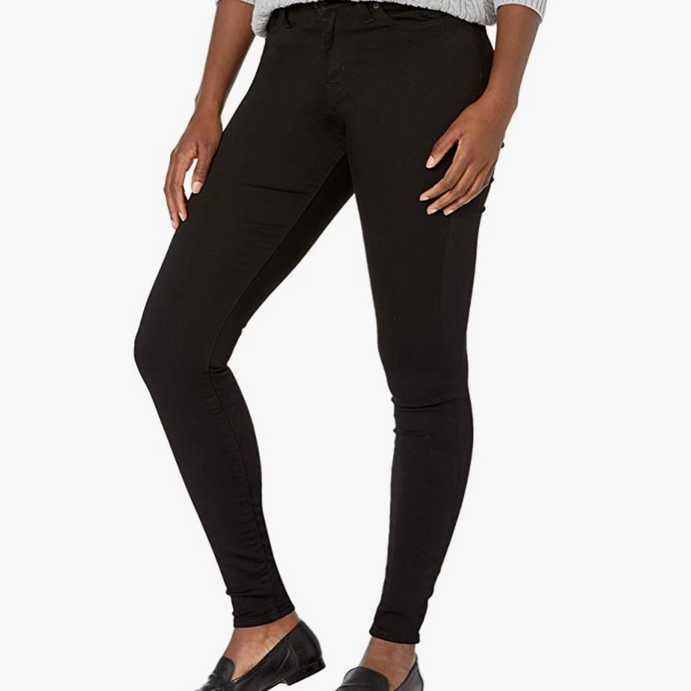 NWT  Signature by Levi Strauss & Co. Gold Label Women's Modern Skinny Jeans
